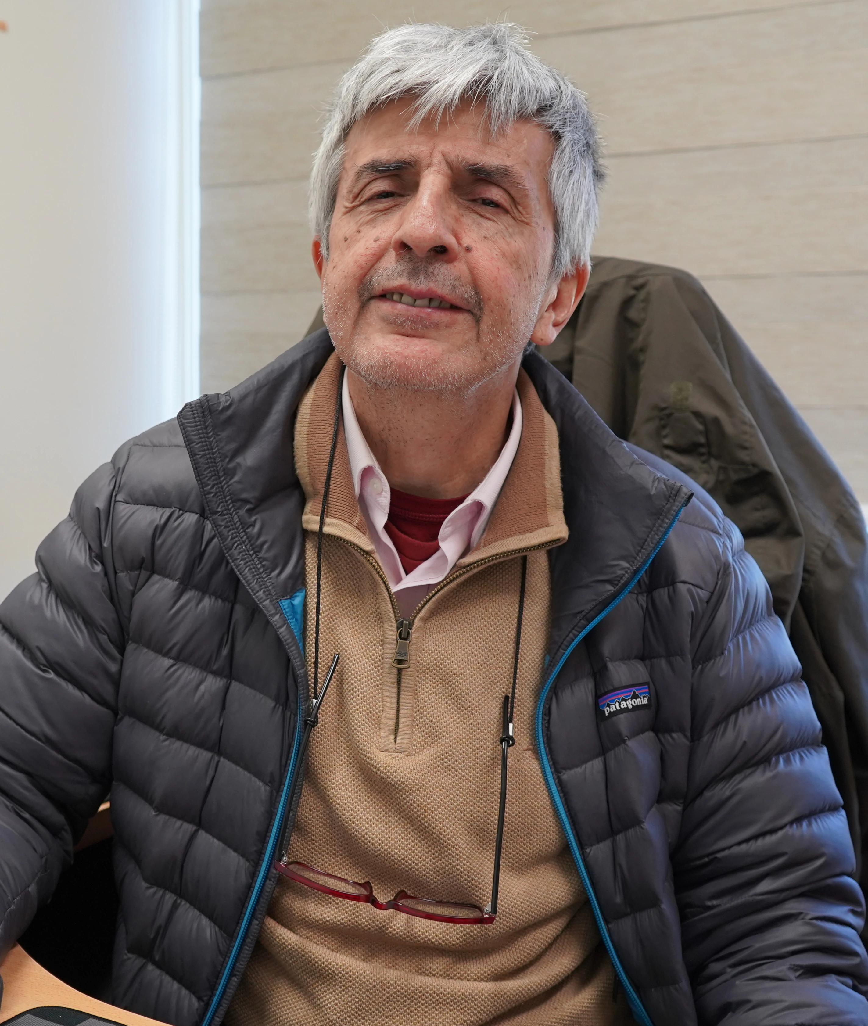 Académico DIM Dr. Juan Molina desarrolla investigación internacional sobre problemas variacionales