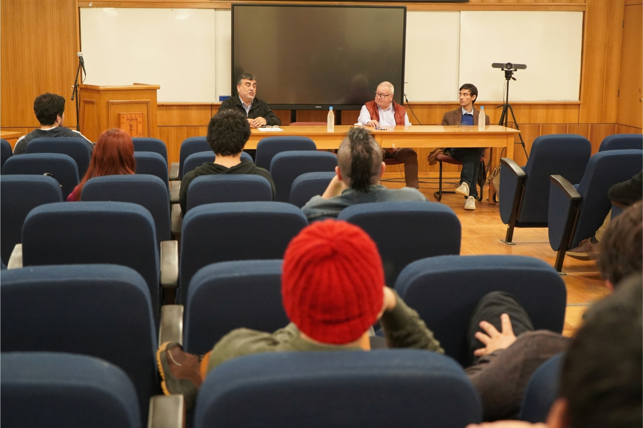 Matemática en la era de la IA en la UdeC: claves y reflexiones tras el caso Navier-Stokes
