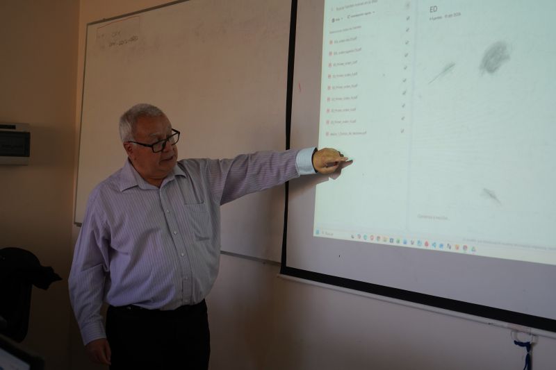 Destinadas a la docencia: académico DIM Dr. Roberto Riquelme lidera capacitación en Inteligencia Artificial.